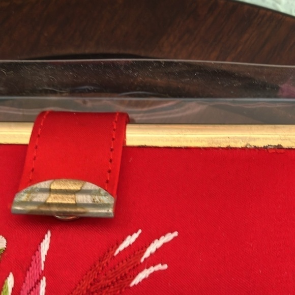 Vintage: HATO HASI Embroidered Red Silk Bi-Fold Wallet - Picture 3 of 10